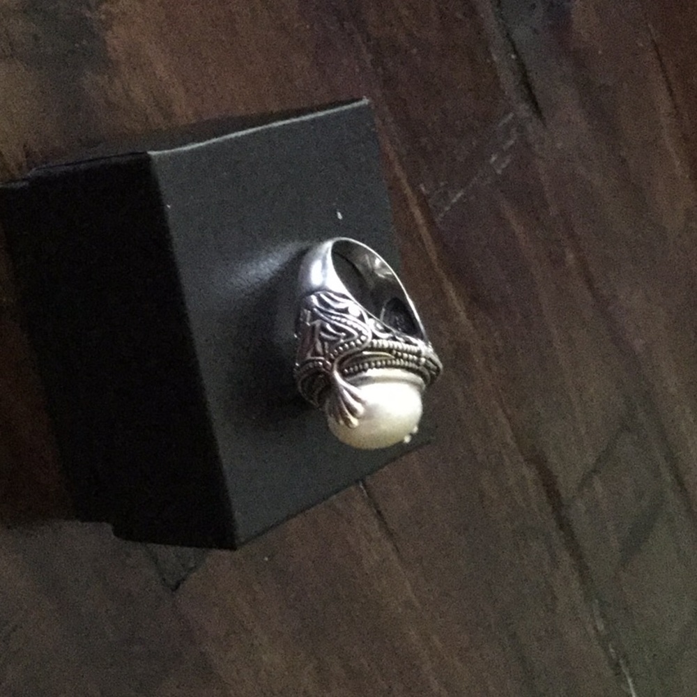 Sterling silver pearl ring